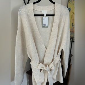 H&M beige sweater/cardigan